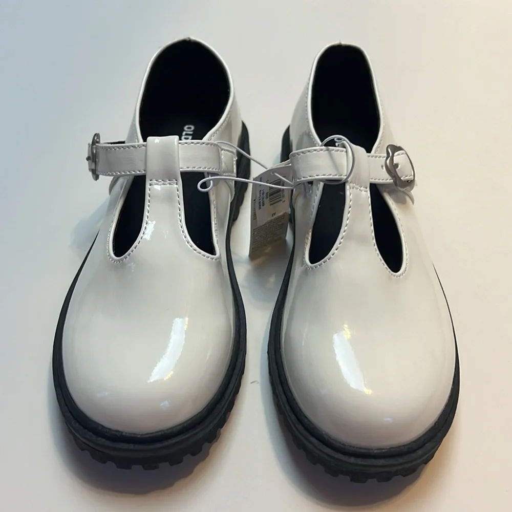 Old Navy Mary Jane Shoes Chunky White Patent Leather Dress Flower Buckle New